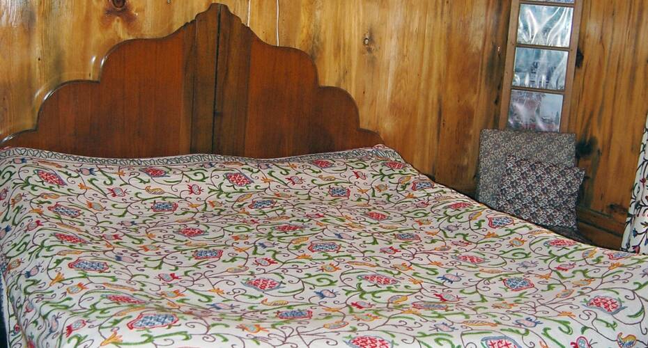 Royal Sovereign Houseboat, Srinagar 4